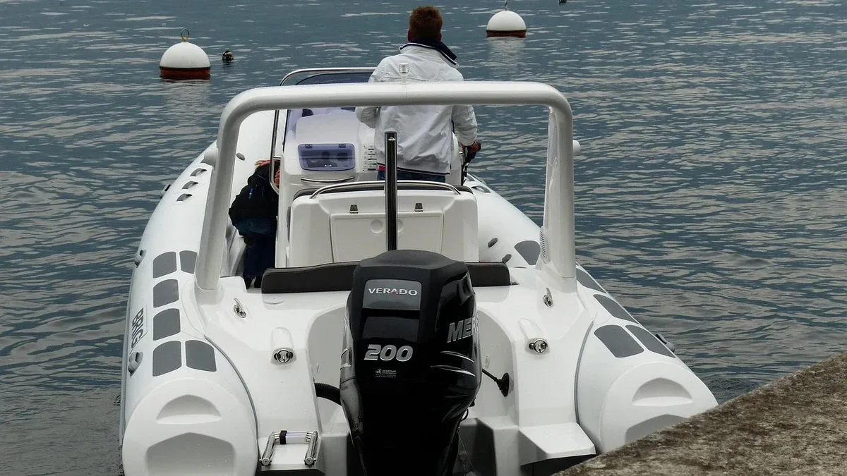 Gommone con tubolari removibili: quali aspetti pratici valutare prima dell’acquisto